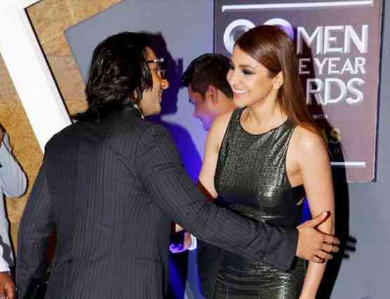 जब दीपिका के 'बॉयफ्रेंड' से मिलीं अनुष्का शर्मा, ऐसा दिखा अंदाज