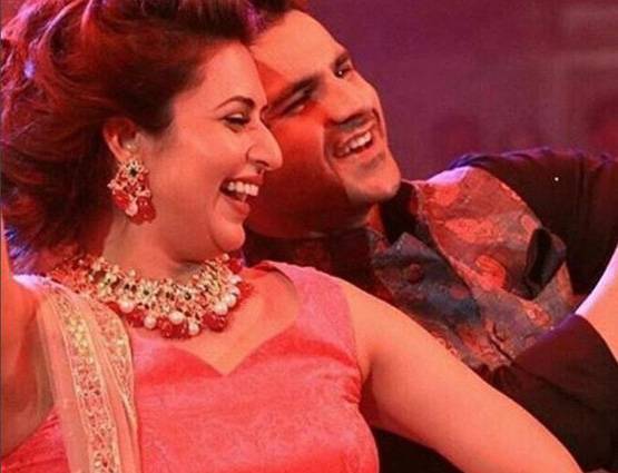 'रईस' के गाने पर दिव्यांका का कमाल, पति के साथ 'डांडिया'