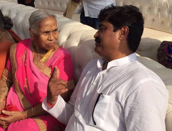 मुंबई में गांव वालों की ऐसे खातिरदारी करते थे 'डैडी'