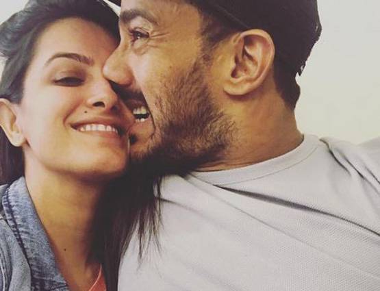 पति संग यहां रोमांटिक हाॅलीडे मना रही है ये एक्ट्रेस, देखें PHOTOS