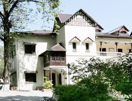 देहरादून के इस स्‍कूल से पढ़ी हैं करीना कपूर, 47 हजार है मंथली फीस