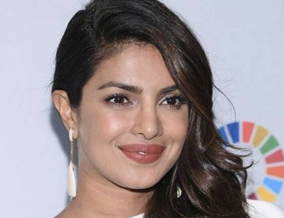 UNICEF के प्रोग्राम में प्रियंका का नया अवतार, लाखों की GOWN