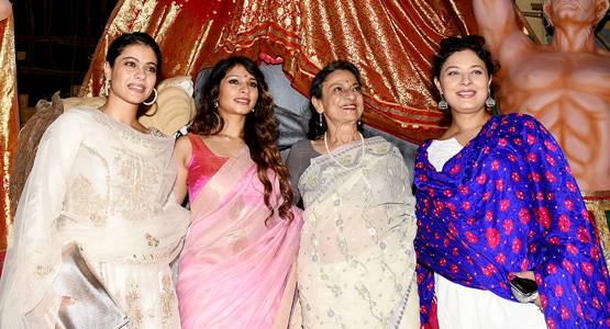 इस अंदाज में दुर्गा पूजा मनाती दिखीं काजोल, अजय नहीं आए नजर