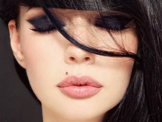 रोजाना मेकअप करने से होते हैं ये नुकसान...