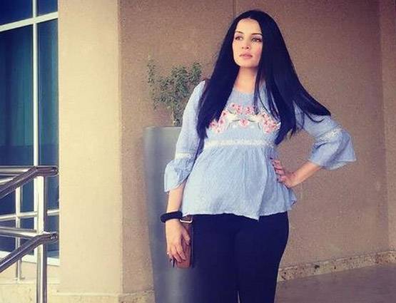 बाथटब में ऐसे रिलैक्स कर रही हैं सेलिना जेटली, दिखाया बेबी बंप