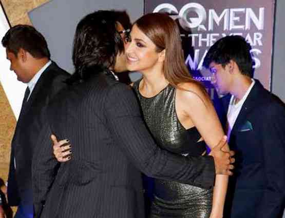 जब दीपिका के 'बॉयफ्रेंड' से मिलीं अनुष्का शर्मा, ऐसा दिखा अंदाज