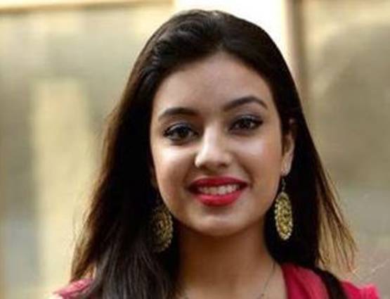 सनी देओल के बेटे की हिरोइन, ये हैं 18 साल की सहर बांबा