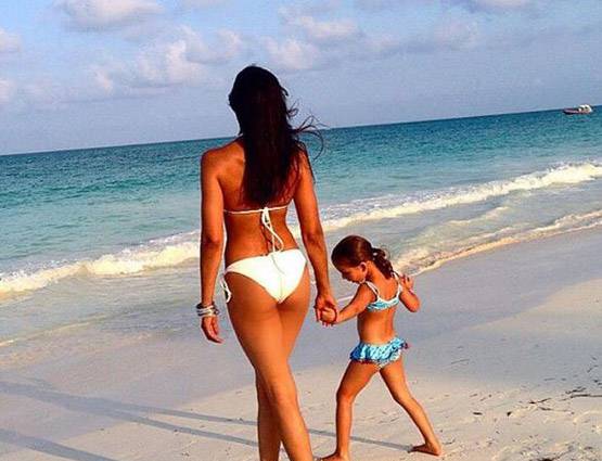 विवादों से चर्चा में रहीं ये मॉडल, सलमान रूश्दी पर लगाए थे गंभीर आरोप