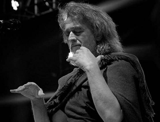 अब खेती करता है मशहूर कॉमेडियन का ये सिंगर-एक्टर बेटा