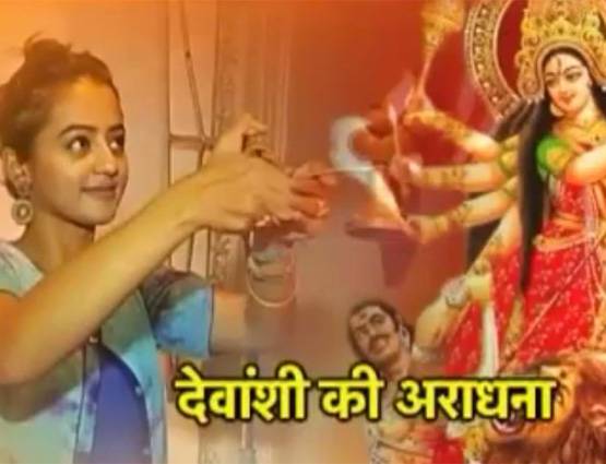 TV की ये 9 'बहू-बेटियां' भी रंगी मां की भक्ति में, देखें PHOTOS