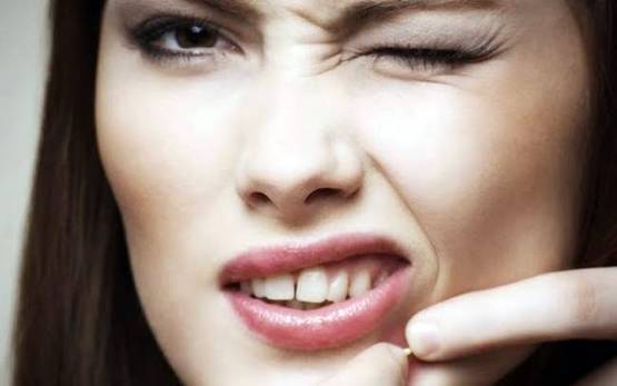 रोजाना मेकअप करने से होते हैं ये नुकसान...