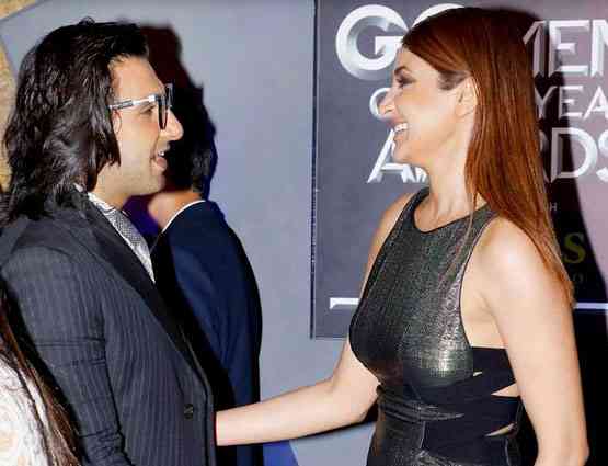 जब दीपिका के 'बॉयफ्रेंड' से मिलीं अनुष्का शर्मा, ऐसा दिखा अंदाज