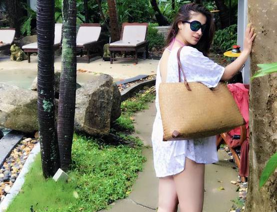 ये हैं जूली 2 की हॉट एक्ट्रेस, 15 साल की उम्र से कर रही हैं काम