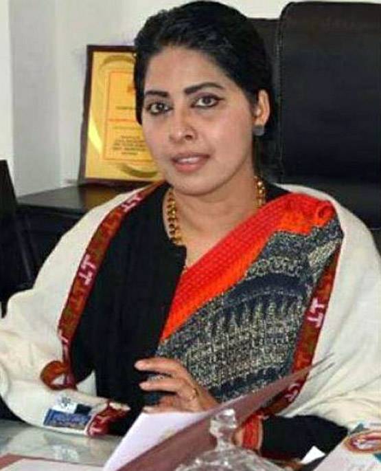 मनचलों को सबक सिखाने अफसर ने किया ऐसा काम, कहलाती है 'लेडी सिंघम'