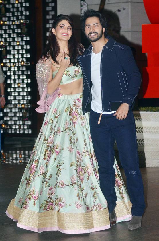 अंबानी की डिनर पार्टी में करीना और जाह्नवी पर टिकीं निगाहें