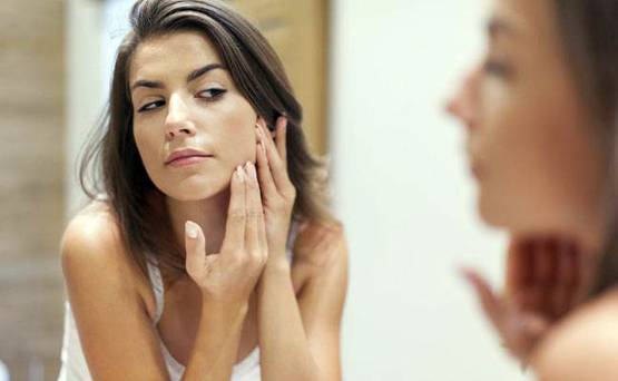 रोजाना मेकअप करने से होते हैं ये नुकसान...