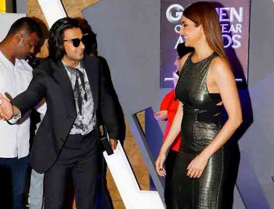 जब दीपिका के 'बॉयफ्रेंड' से मिलीं अनुष्का शर्मा, ऐसा दिखा अंदाज