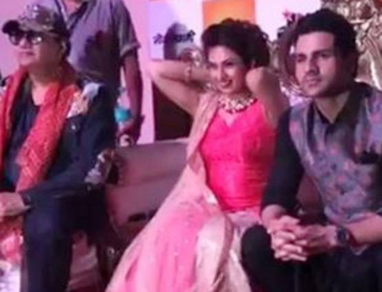 'रईस' के गाने पर दिव्यांका का कमाल, पति के साथ 'डांडिया'