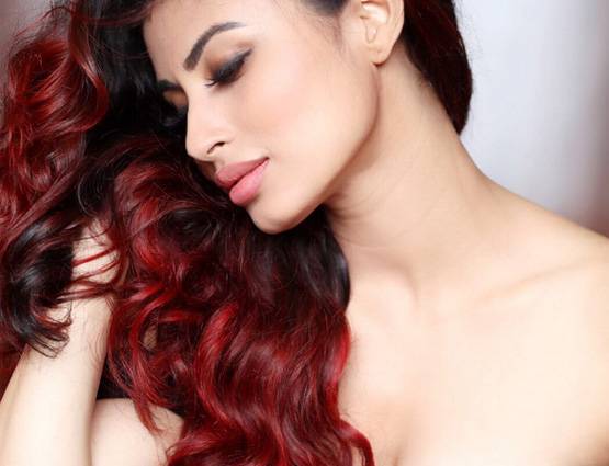 कई साल पहले फिल्मों में दिखी हैं मौनी, जानें TV की नागिन की 10 बातें