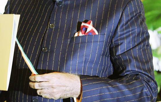 मोदी ने पहना था ये नेमप्रिंट सूट, इतने करोड़ में हुई थी नीलामी, जानें किसने और कितने में खरीदा