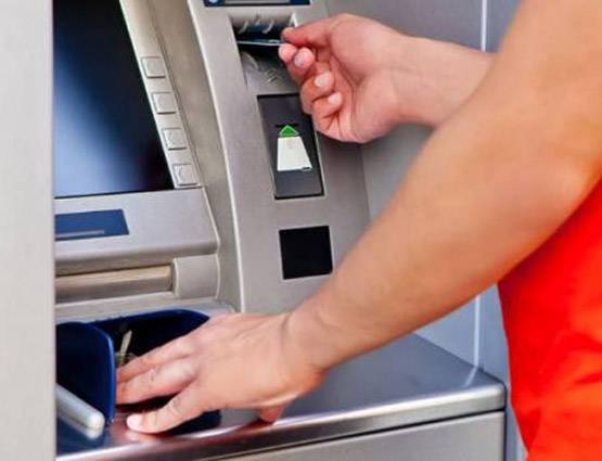 ATM से निकल जाए अगर नकली नोट, तो ऐसे रखें खुद को सेफ
