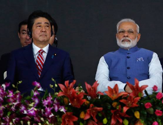 गुजराती स्टाइल में स्वागत के बाद दिखा मोदी-आबे का 'याराना'