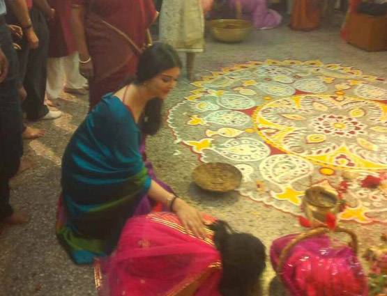 बेटी आराध्या संग ऐश्वर्या राय ने ऐसे मनाई दुर्गा पूजा