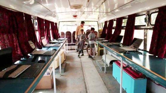 देश के 7 टीचर, बच्चों को पढ़ाने के लिए सब कुछ लगाया दांव पर