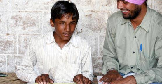 देश के 7 टीचर, बच्चों को पढ़ाने के लिए सब कुछ लगाया दांव पर