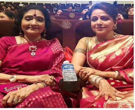 हेमा मालिनी के डांस शो में पहुंचे रामदेव, वैजयंतीमाला थीं चीफ गेस्ट