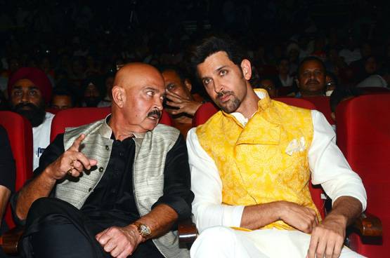 पापा राकेश रोशन के साथ शहीद भगत सिंह को याद करने पहुंचे रितिक