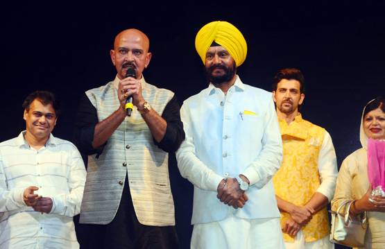 पापा राकेश रोशन के साथ शहीद भगत सिंह को याद करने पहुंचे रितिक