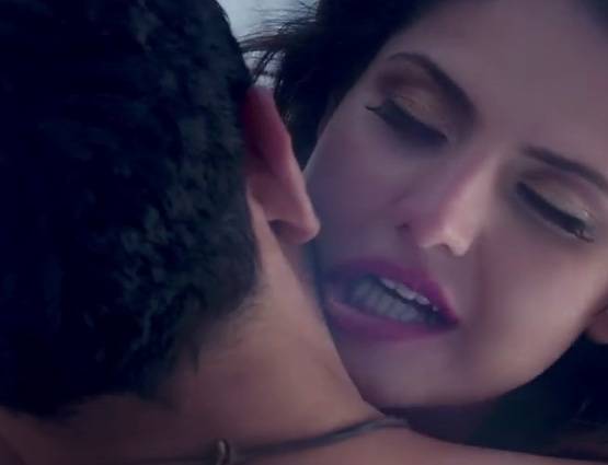 जरीन खान ने दिए हैं ऐसे सीन, देखें मूवी के 13 बोल्ड सीन