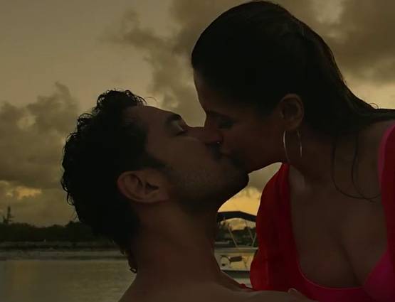 जरीन खान ने दिए हैं ऐसे सीन, देखें मूवी के 13 बोल्ड सीन