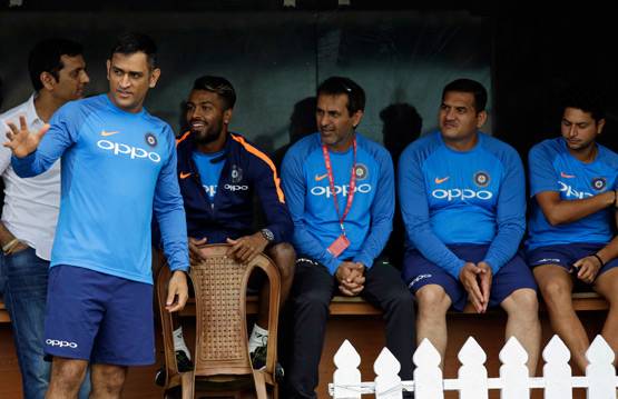 धोनी की शूटिंग, कोहली की किक, मैच से पहले ऐसे हुई टीम की प्रैक्टिस