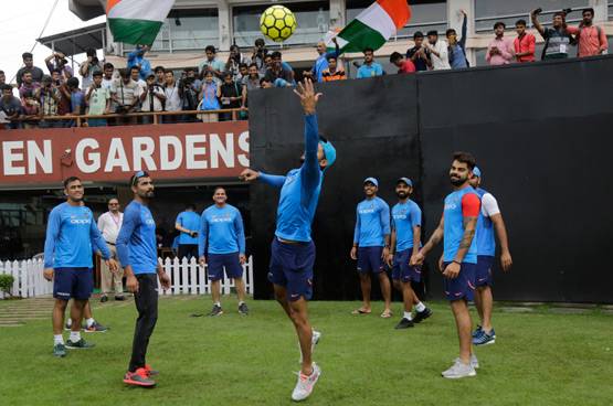 धोनी की शूटिंग, कोहली की किक, मैच से पहले ऐसे हुई टीम की प्रैक्टिस