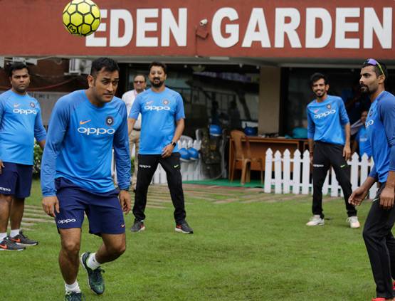 धोनी की शूटिंग, कोहली की किक, मैच से पहले ऐसे हुई टीम की प्रैक्टिस