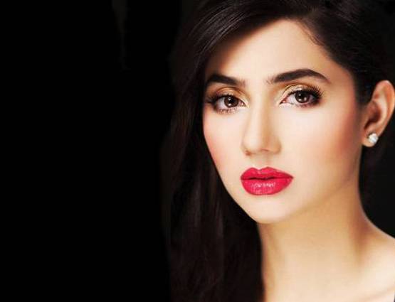 अब रणबीर के साथ तस्वीरें हुईं वायरल कभी अमेरिका के स्टोर में टॉयलेट साफ करती थी ये एक्ट्रेस