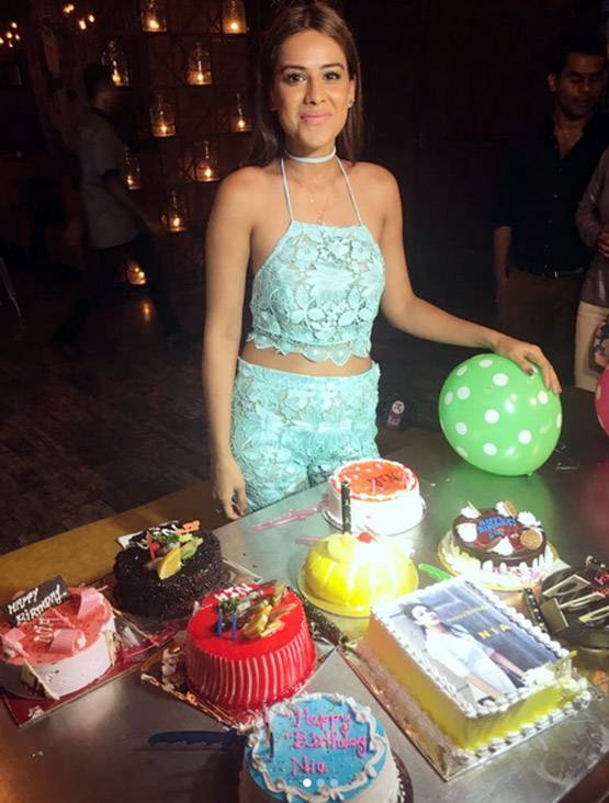 टीवी की इस 'संस्कारी बहू' के बोल्ड लुक ने बॉलीवुड एक्ट्रेस को पछाड़ा