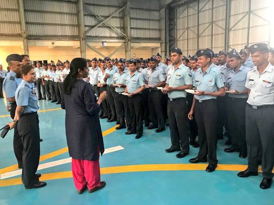 जब PAK सीमा के पास अर्जुन टैंक पर सवार हुईं रक्षा मंत्री सीतारमण