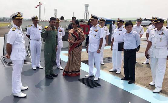 जब PAK सीमा के पास अर्जुन टैंक पर सवार हुईं रक्षा मंत्री सीतारमण