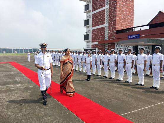 जब PAK सीमा के पास अर्जुन टैंक पर सवार हुईं रक्षा मंत्री सीतारमण