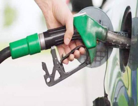 पेट्रोल पंप पर आपको मिलती हैं ये सुविधाएं, लेने से नहीं रोक सकता कोई