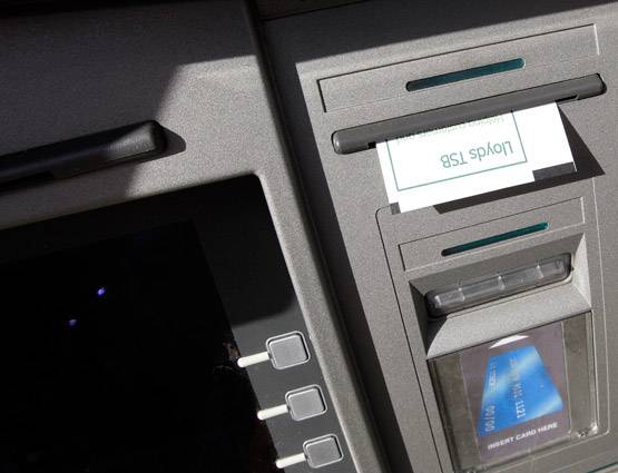 ATM से निकल जाए अगर नकली नोट, तो ऐसे रखें खुद को सेफ