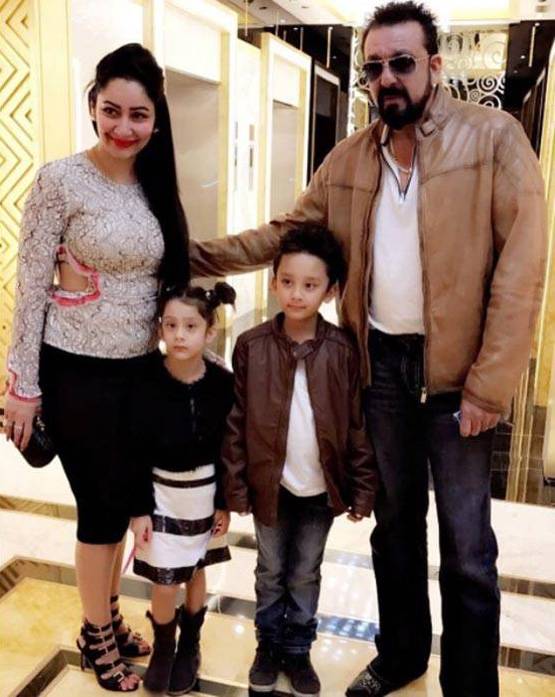 किस प्रोड्यूसर के कहने पर संजय दत्त ने रखे थे हथियार?