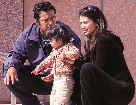 उतार चढ़ावों से भरी है संजय दत्त की लाइफ, शादी के 9 साल बाद हो गई थी पत्नी की मौत