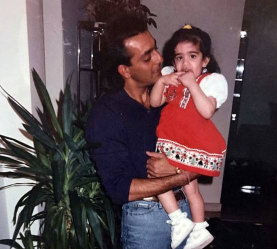 किस प्रोड्यूसर के कहने पर संजय दत्त ने रखे थे हथियार?