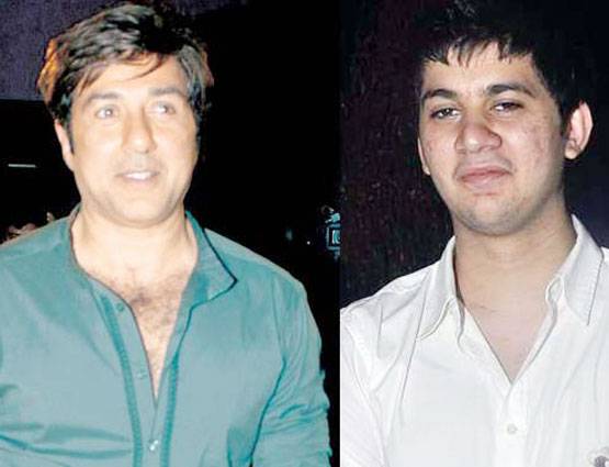 एक-दूजे का हाथ थामे दिखे सनी देओल-डिंपल, PHOTOS वायरल