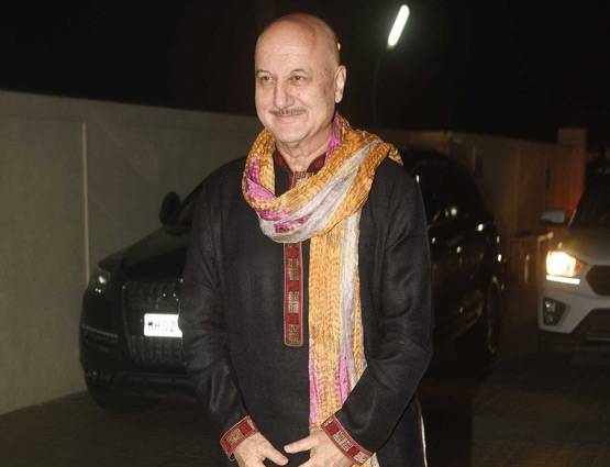 देर रात जुड़वां-2 देखने पहुंचे सलमान खान, यूलिया वंतूर भी आईं नजर