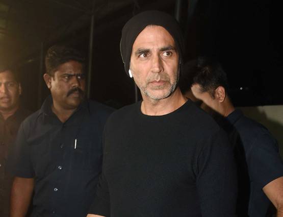 देर रात जुड़वां-2 देखने पहुंचे सलमान खान, यूलिया वंतूर भी आईं नजर